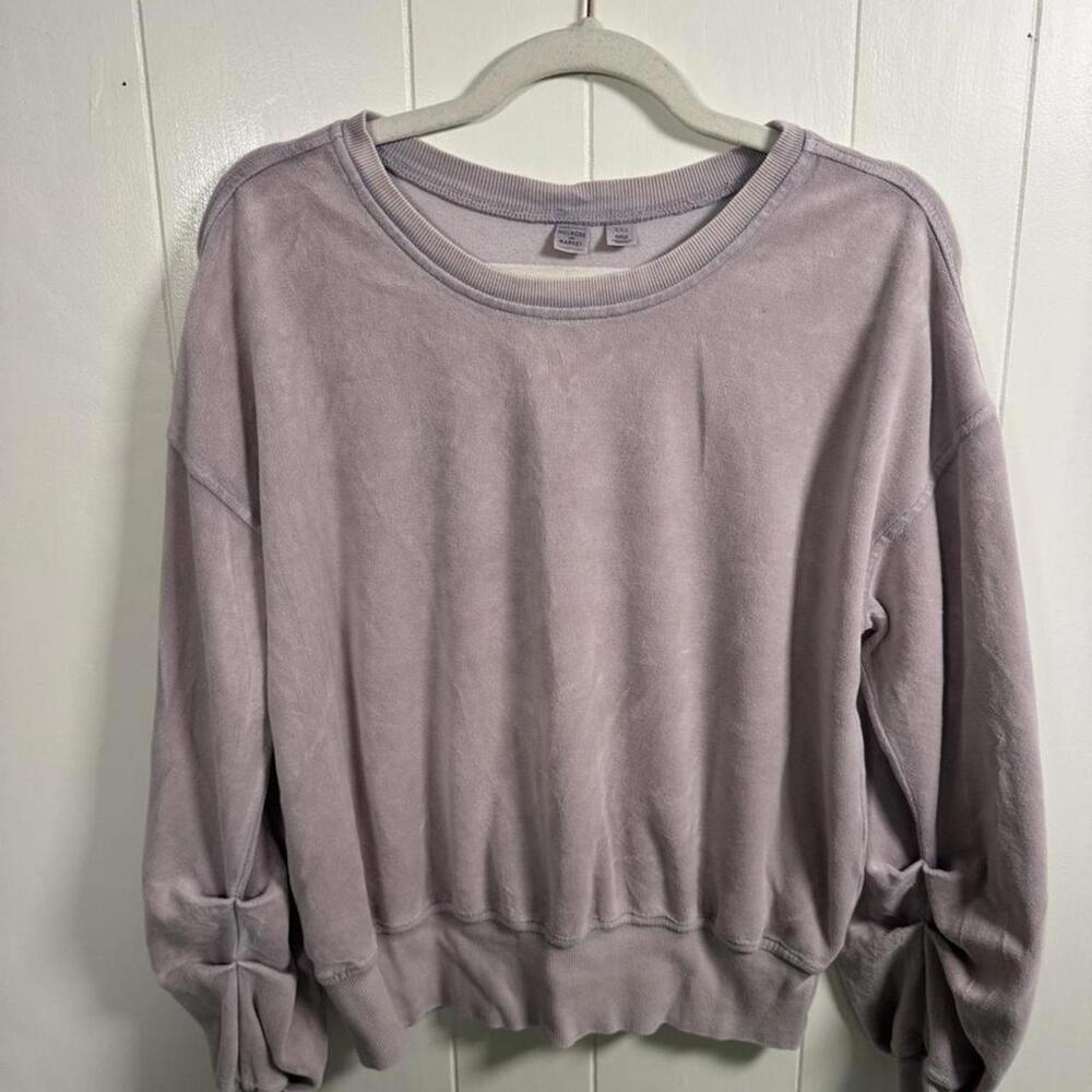 Light purple crushed velvet sweatshirt with ruched sleeves #sweatshirt #casual